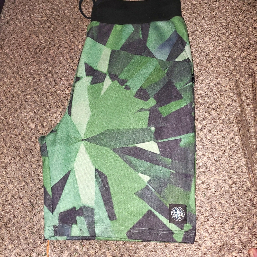 Diamond supply co shorts